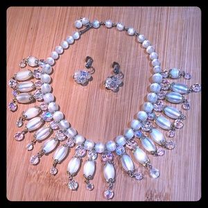 Stunning! Vintage Iridescent necklace earrings set